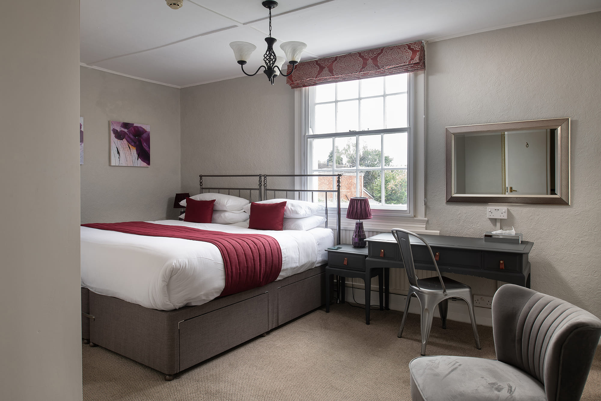 Cellar room with whirlpool bath at Springfield House B&B near Birmingham Airport